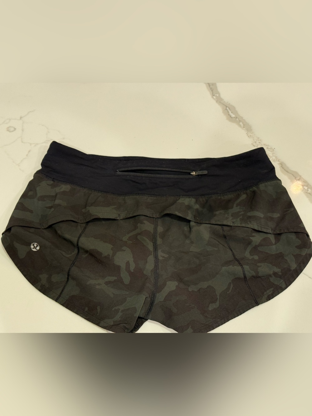 lululemon athletica Dark Green Camouflage Athletic Shorts - sz 4 - Picture 2 of 3